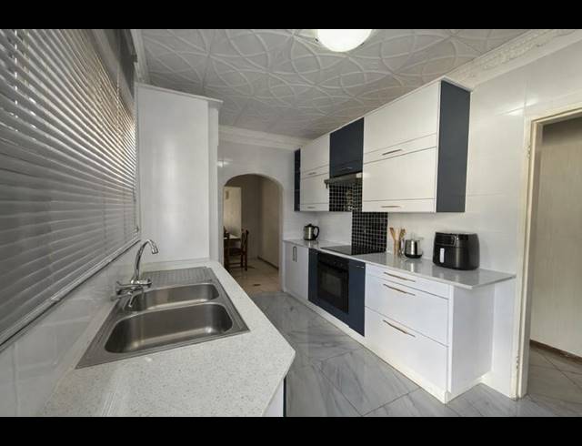 5 BEDROOM HOUSE FOR SALE IN THE ORCHARDS